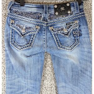Miss Me Cuffed Capri Jeans Women's Size 27x24.5‎ (Tag 25) Blue Embellished